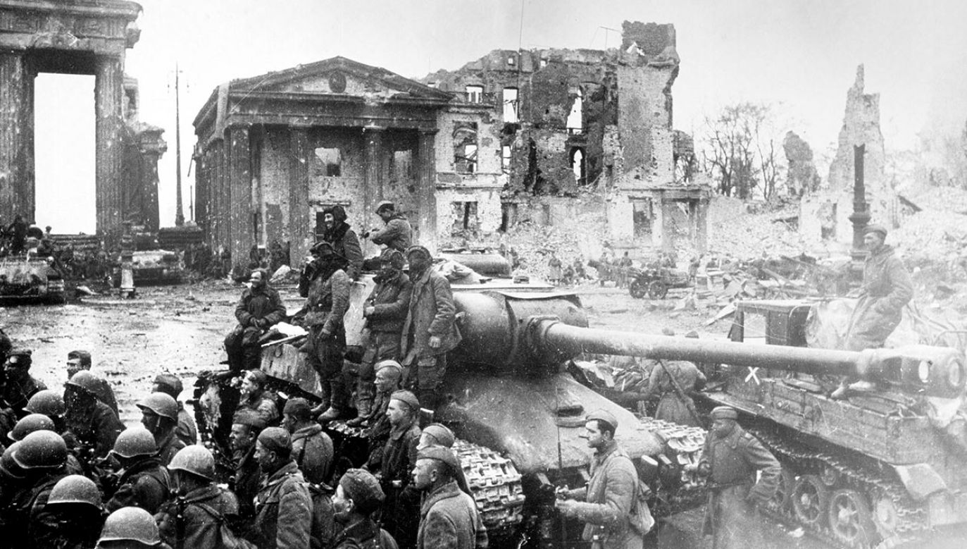 Бой под берлином. Штурм Рейхстага 1945. Штурм Берлина Рейхстаг.