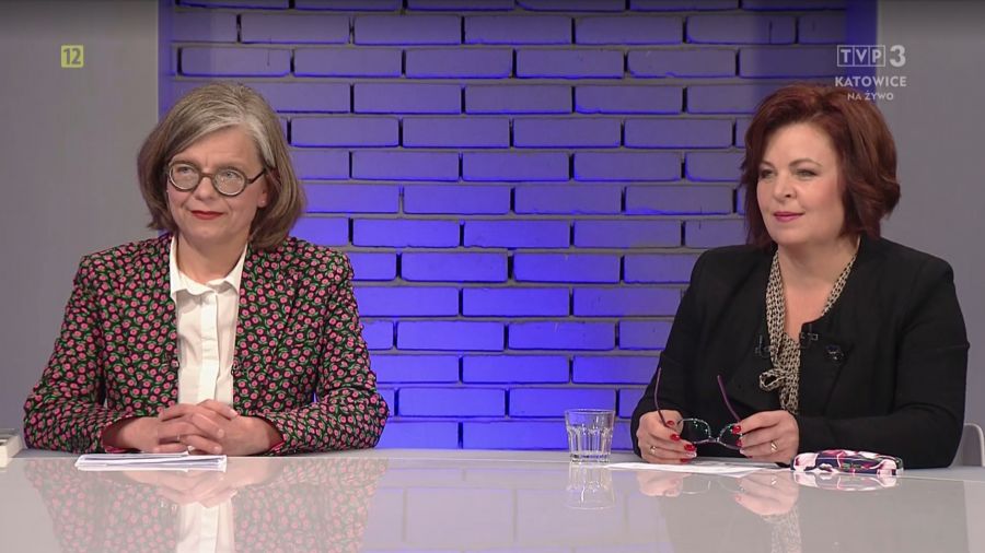 Kandydatki biorące udział w drugiej turze wyborów na Burmistrza Cieszyna. Od lewej: Joanna Wowrzeczka - KWW Siła i Gabriela Staszkiewicz - KW Cieszyński Ruch Społeczny. Fot. TVP3 Katowice