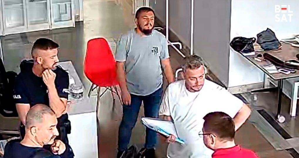 Новы кіраўнік Беларускага моладзевага хабу трапіў у памяшканне, выламаўшы дзверы. Варшава, Польшча. 2 жніўня 2023 года. Крыніца: Белсат