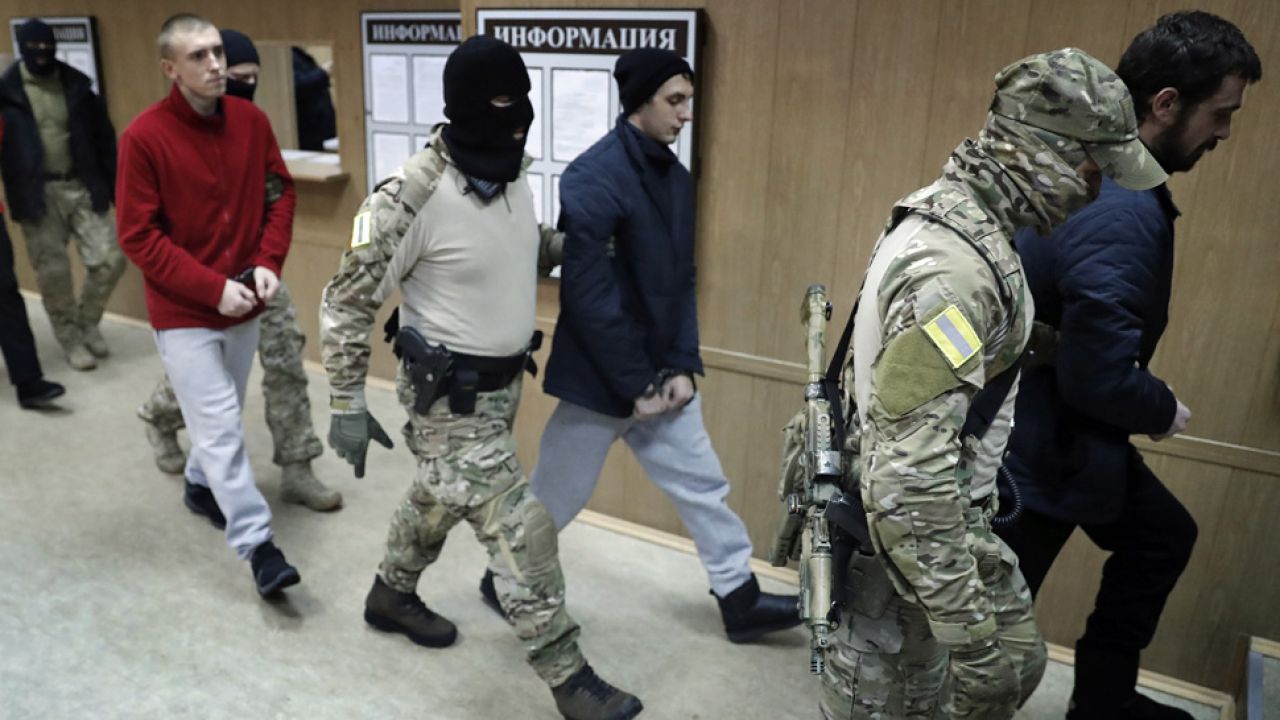 Rosja przetrzymuje 24 ukraińskich marynarzy (fot. PAP/EPA/MAXIM SHIPENKOV) Rosja przetrzymuje 24 ukraińskich marynarzy (fot. PAP/EPA/MAXIM SHIPENKOV)