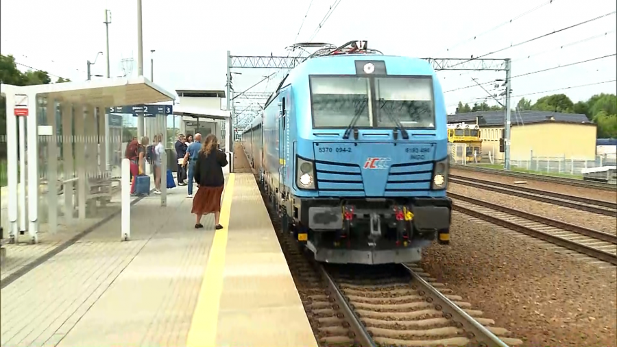 Z Włoszczowy północ – prosto nad Adriatyk. Dziś pojechał tą trasą pierwszy wakacyjny pociąg