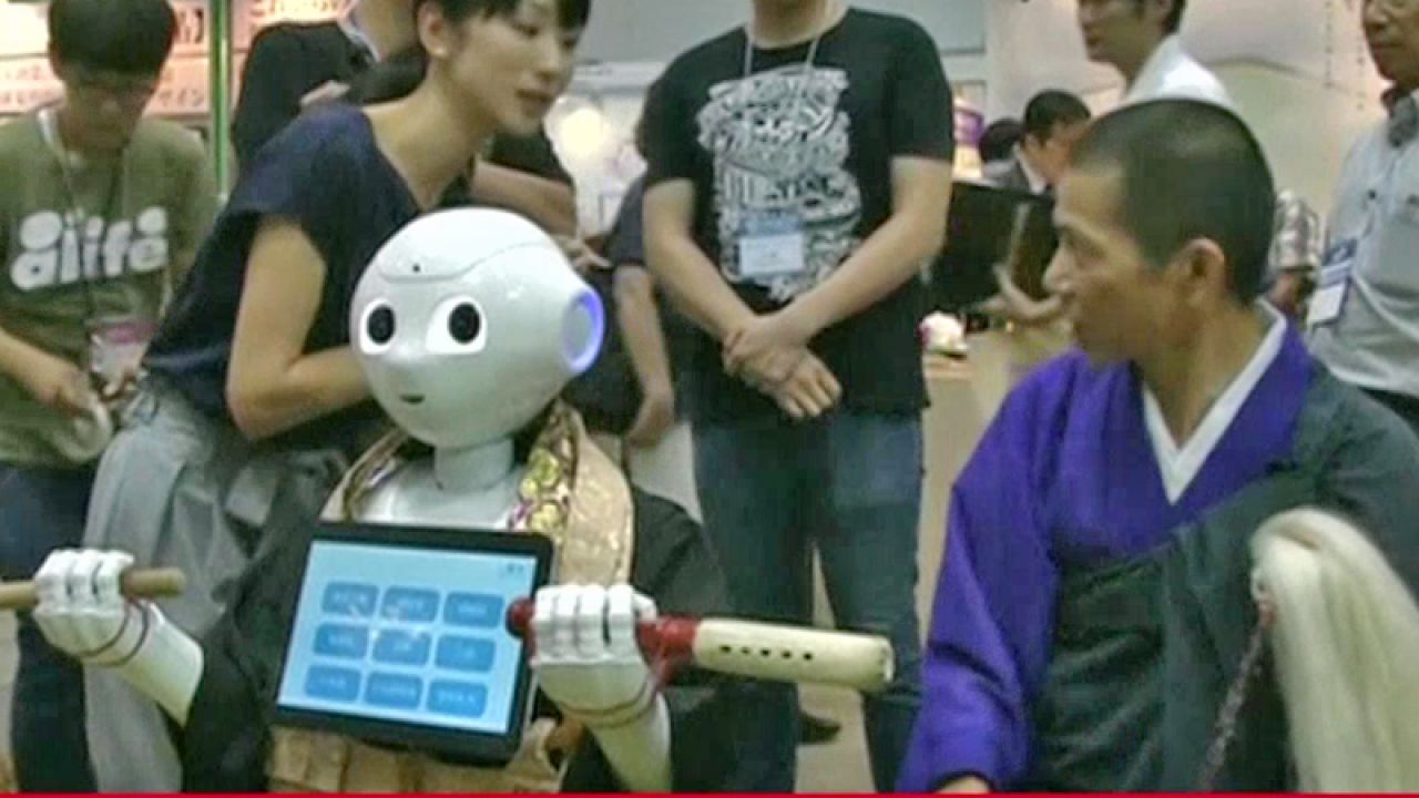 Robot o imieniu Pieprz pojawił się na japońskich targach funeralnych (fot. TVP Info) Robot o imieniu Pieprz pojawił się na japońskich targach funeralnych (fot. TVP Info)