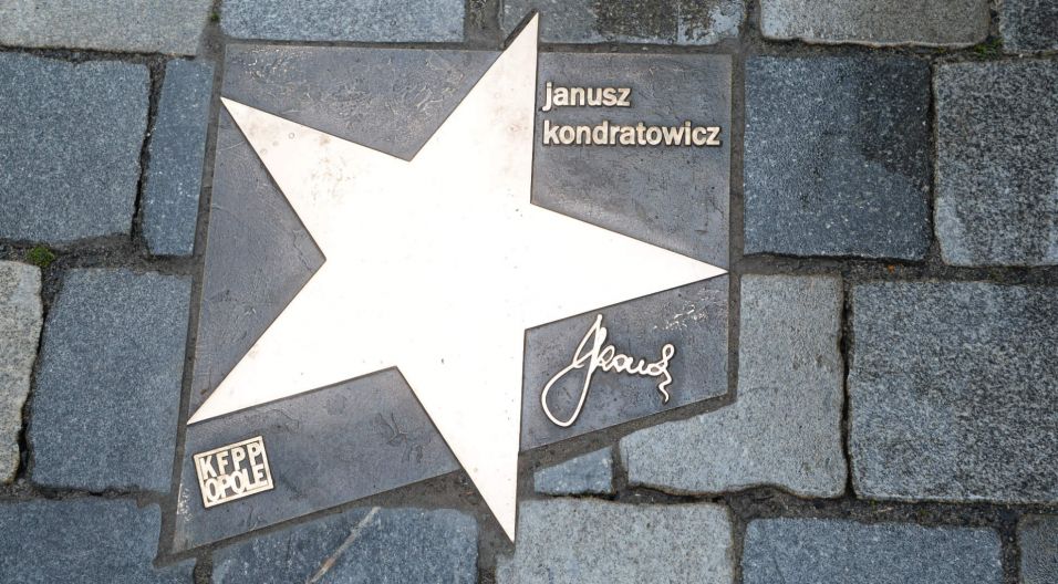 ...oraz zmarłego autora tekstów Janusza Kondratowicza (fot. N. Młudzik/TVP)