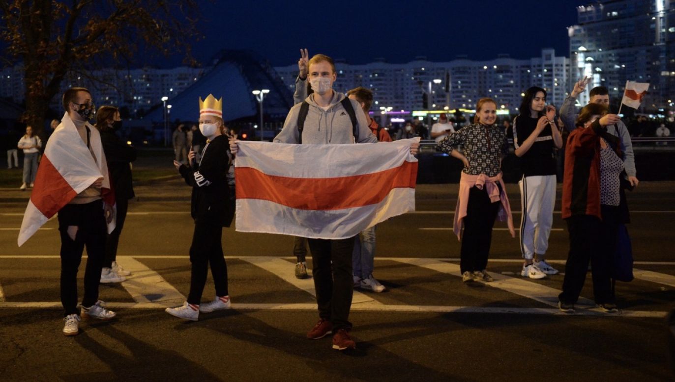 MSZ oznajmiło, że dotychczasowy regulamin akredytowania dziennikarzy zagranicznych został przyjęty w 2008 roku i „nie odpowiadał już poziomowi rozwoju gałęzi medialnej i nowym tendencjom w ustawodawstwie” (fot. PAP/EPA/STRINGER)