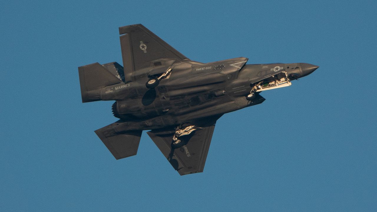 Katastrofa myśliwca w Kalifornii. Pilot zdążył się katapultować