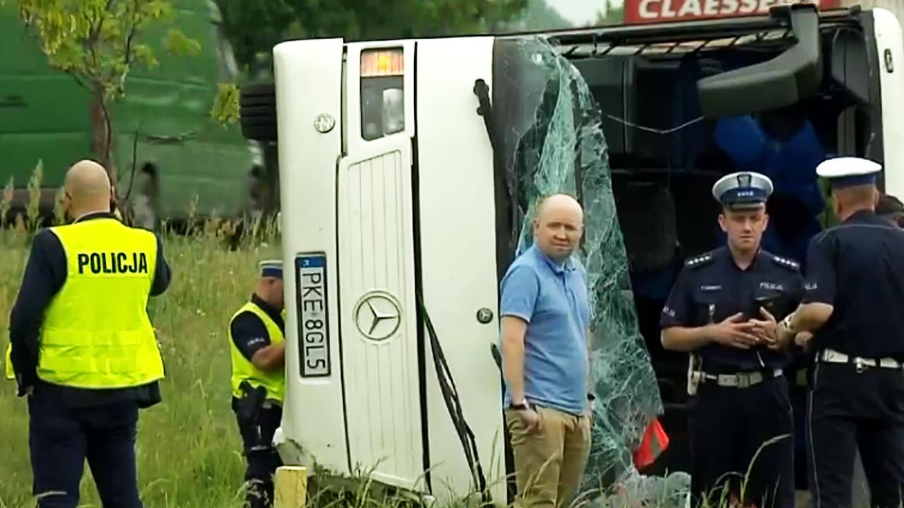 Busem podróżowało ok. 25 dzieci oraz trójka opiekunów (fot. TVP Info) Busem podróżowało ok. 25 dzieci oraz trójka opiekunów (fot. TVP Info)