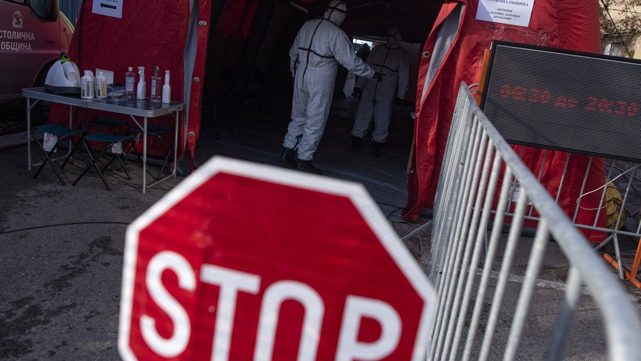 Nadzwyczajna sytuacja epidemiczna w Bułgarii zostaje przedłużona do 30 kwietnia (fot. arch. PAP/EPA/VASSIL DONEV) Nadzwyczajna sytuacja epidemiczna w Bułgarii zostaje przedłużona do 30 kwietnia (fot. arch. PAP/EPA/VASSIL DONEV)