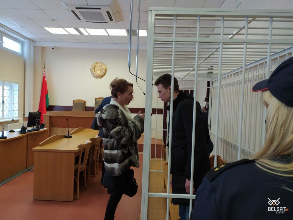 Суд над Ціханам Клюкачом і Сафіяй Малашкевіч. (Фота: Белсат)