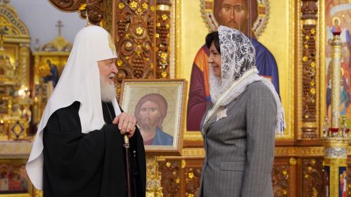Патрыярх Кірыл і Наталля Качанава, якой ён уручыў ордэн. Менск, 4 чэрвеня 2025 г. Фота: Сергей Власов / patriarchia.ru
