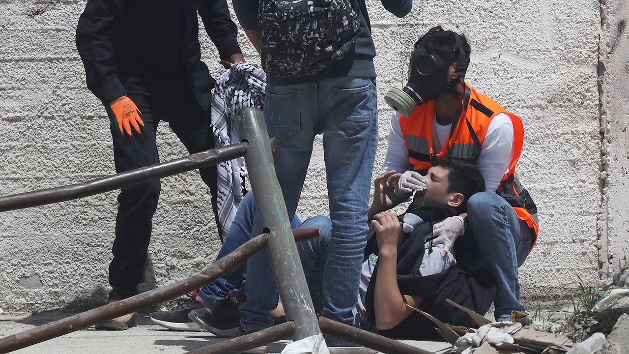 To najkrwawszy dzień w Strefie Gazy od czasu wojny w tej palestyńskiej enklawie między kontrolującym ją Hamasem a Izraelem w 2014 r. (fot. PAP/EPA/ALAA BADARNEH) To najkrwawszy dzień w Strefie Gazy od czasu wojny w tej palestyńskiej enklawie między kontrolującym ją Hamasem a Izraelem w 2014 r. (fot. PAP/EPA/ALAA BADARNEH)