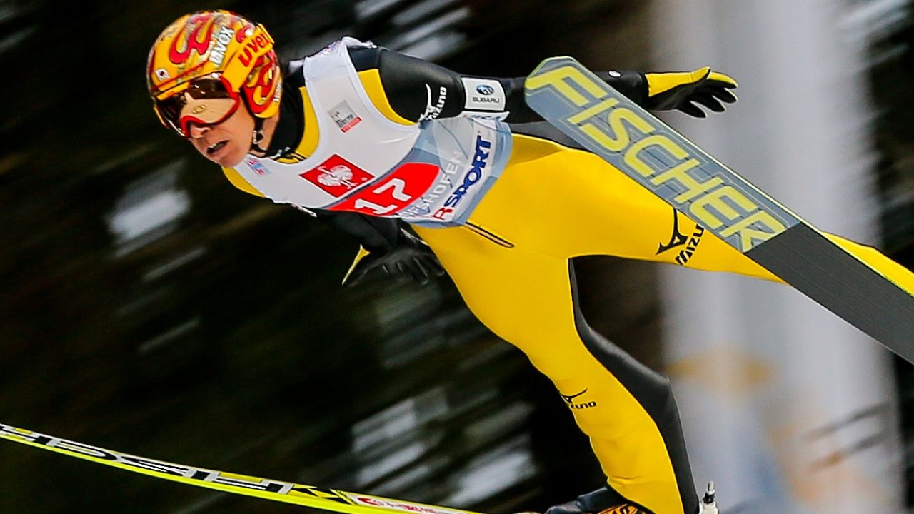 Kasai wygrał w Bad Mitterndorf. Stoch najlepszy z Polaków (sport.tvp.pl)