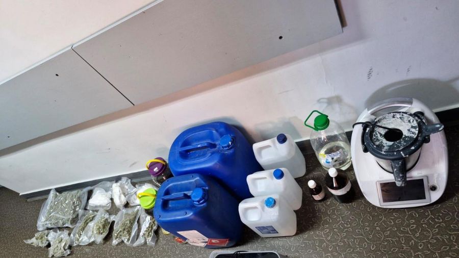 Mieli produkować narkotyki w Thermomixie, Oborniki, Ryczywół (fot. policja)