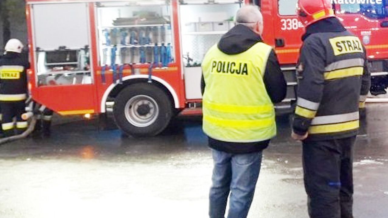 Wspólna akcja służb uratowała życie chorego mieszkańca Katowic (fot. Policja) Wspólna akcja służb uratowała życie chorego mieszkańca Katowic (fot. Policja)