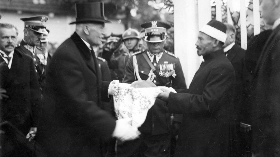 1929 wrzesień. Powitanie prezydenta RP Ignacego Mościckiego w Nowogródku przez Tatarów. Wizyta na Kresach. Fot. NAC/Koncern Ilustrowany Kurier Codzienny - Archiwum Ilustracji, sygn. 1-A-1623-2