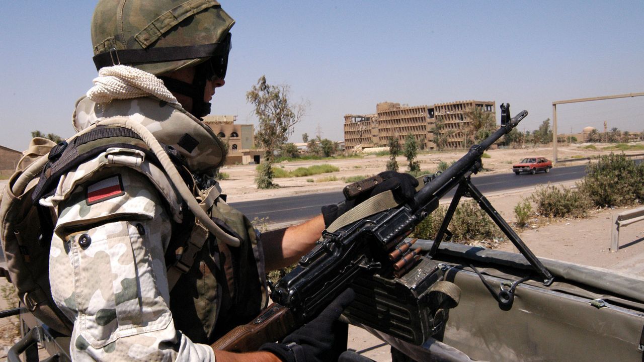 Czy stan wyjątkowy jest uzasadniony? (Irak 2003, zdjęcie ilustracyjne. Źródło: PAP/Jerzy Undro) Czy stan wyjątkowy jest uzasadniony? (Irak 2003, zdjęcie ilustracyjne. Źródło: PAP/Jerzy Undro)