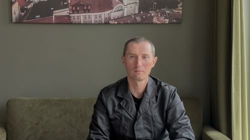 Дмитрий Козлов в вильнюсской квартире. Фото: Ирина Новик для «Вот Так»
