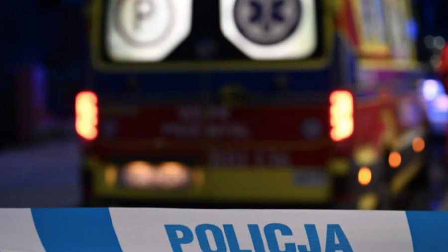 Mielno - Mieleszyn. Zakleszczony w aucie. Akcja ratunkowa (fot. Darek Delmanowicz PAP zdj. ilust.)