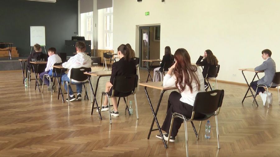 Przed uczniami ósmych klas testy z matematyki i języka obcego. Fot. TVP3 Katowice