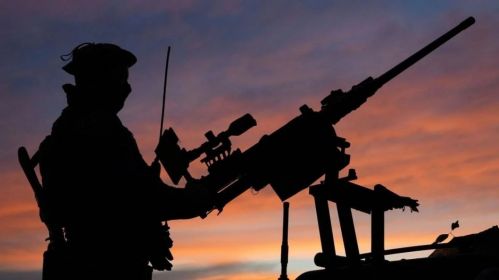 Чалавек у вайсковай вопратцы і са стрэльбай. Здымак мае ілюстрацыйны характар. Крыніца: DeepState / Telegram