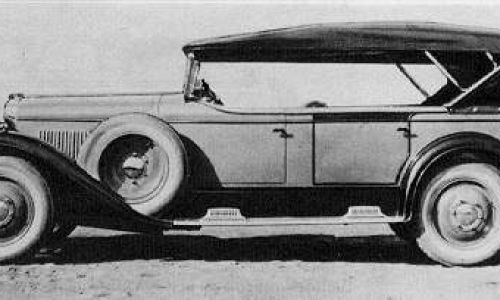 ... a CWS T-1 Torpedo (na zdjęciu) miał zdejmowany dach. Istniały tez wersje: berlina (z nadwoziem zamkniętym dwudrzwiowym), fałszywy kabriolet (nadwozie zamknięte dwudrzwiowe) i lekki ciężarowy (dwudrzwiowa kabina, część towarowa do zabudowy jako pick-up lub furgonetka). Fot. Domena publiczna, https://commons.wikimedia.org/w/index.php?curid=400907