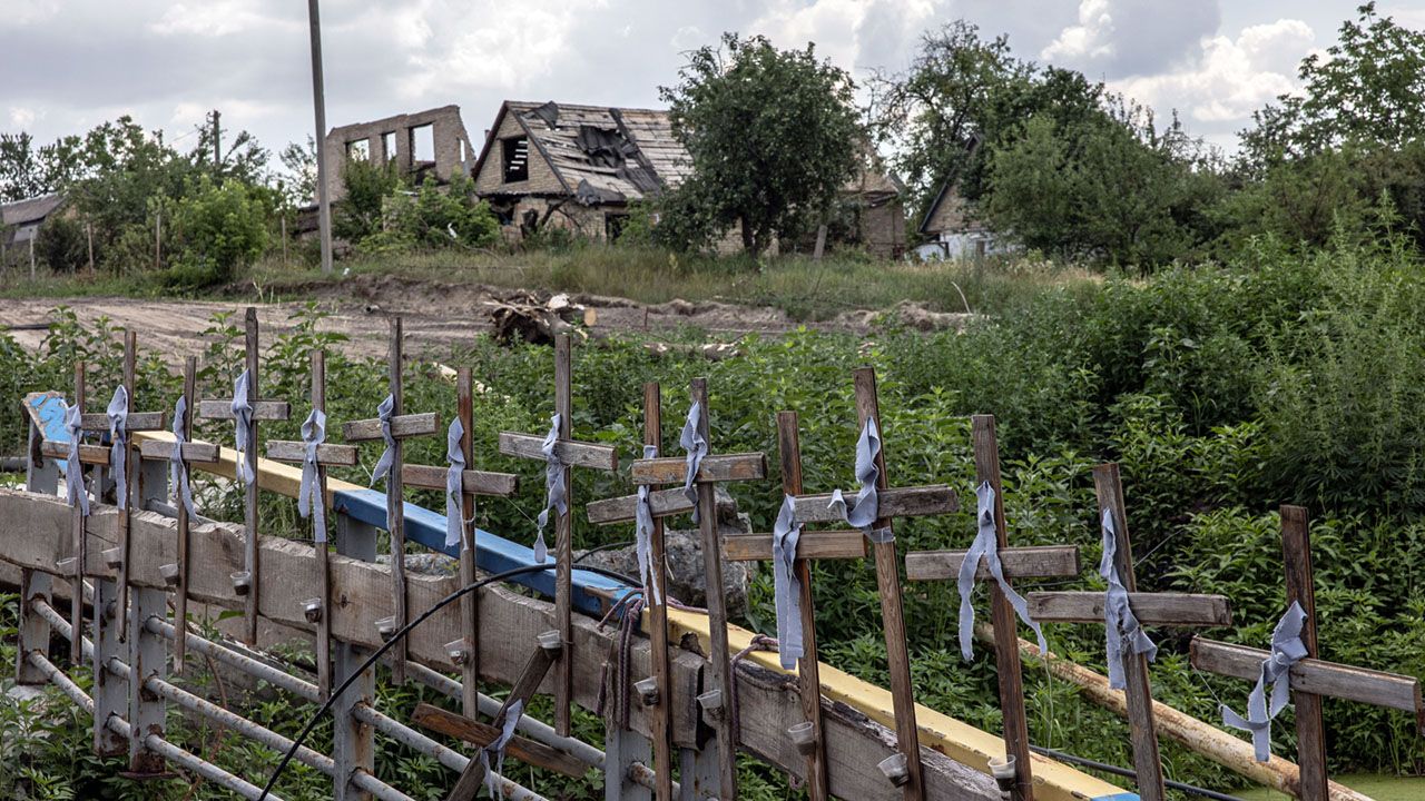 Rosjanie spowodowali ogromne zniszczenia na Ukrainie (fot. PAP/EPA/ROMAN PILIPEY)