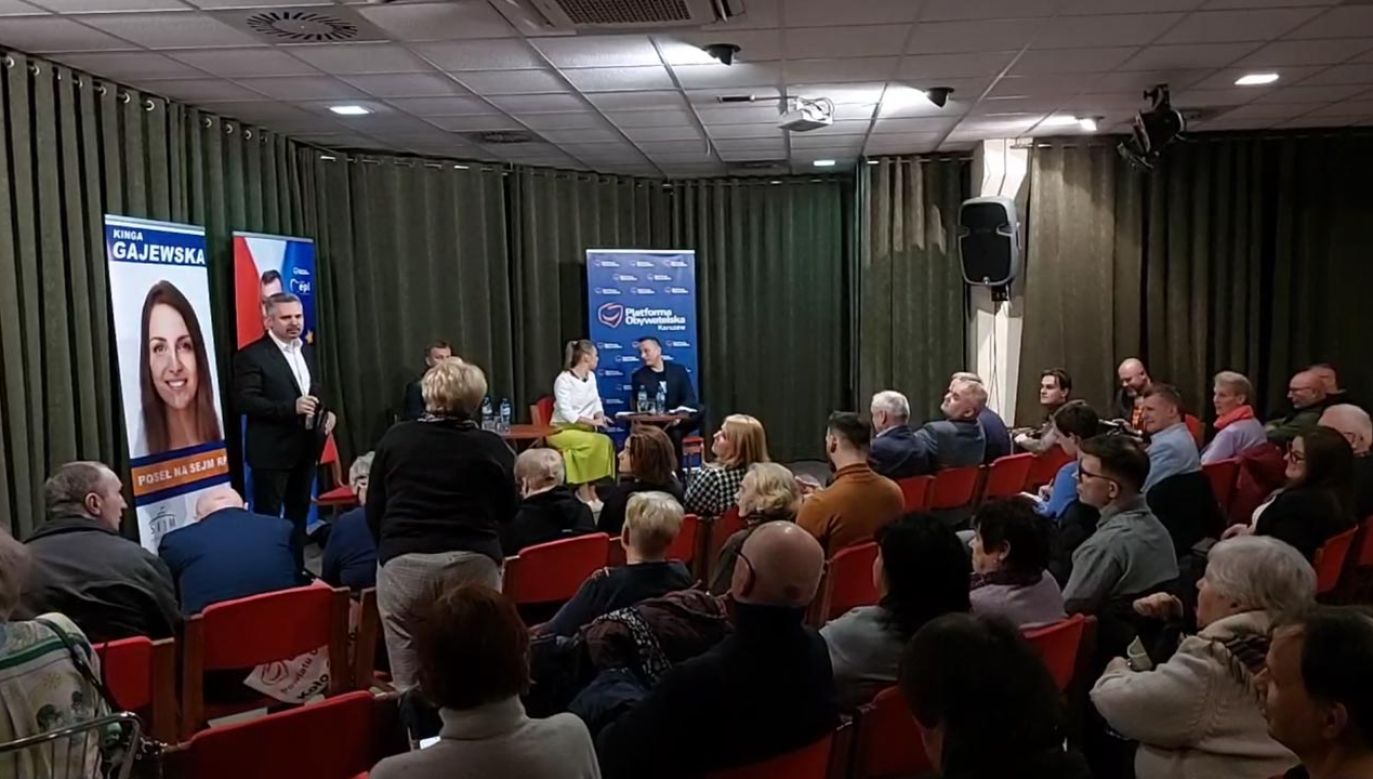 Zapytała o reparacje. Żaden z polityków jej nie odpowiedział (fot. Facebook/Platforma Obywatelska Karczew)