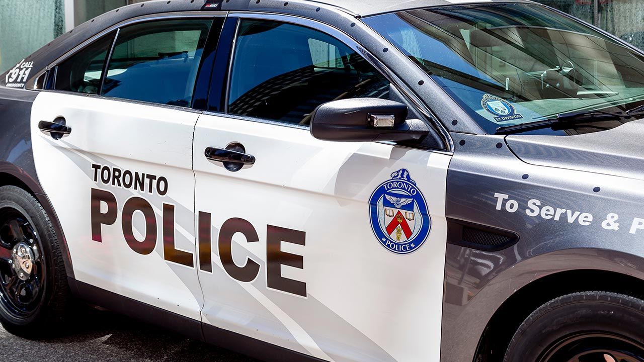 Policja postrzeliła uzbrojonego mężczyznę (fot. Shutterstock) Policja postrzeliła uzbrojonego mężczyznę (fot. Shutterstock)