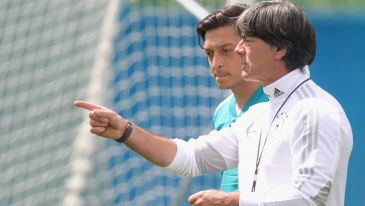 Mesut Oezil i Joachim Loew (Foto: Getty)