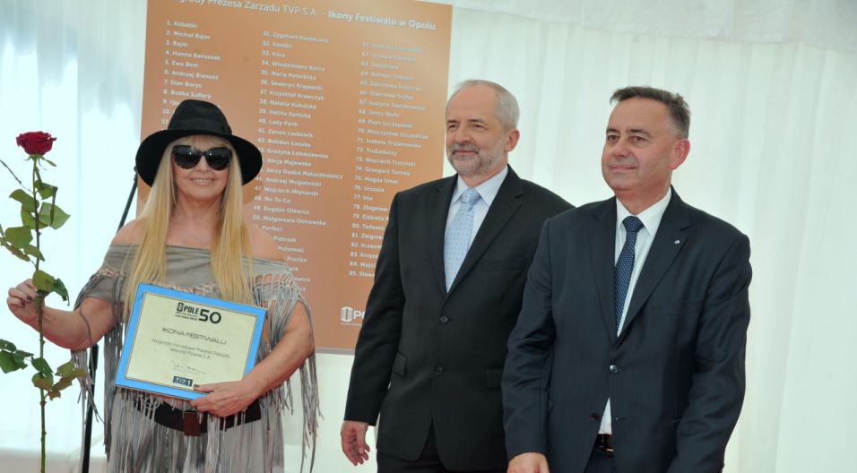 Maryla Rodowicz – odbiera nagrodę Ikony Festiwalu w Opolu (fot. Ireneusz Sobieszczuk/TVP)