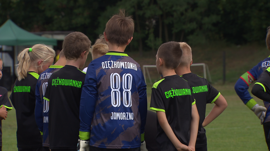 Obchodząca jubileusz 75-lecia istnienia Ciężkowianka Jaworzno nigdy nie grała wyżej niż w klasie okręgowej. Fot. TVP3 Katowice