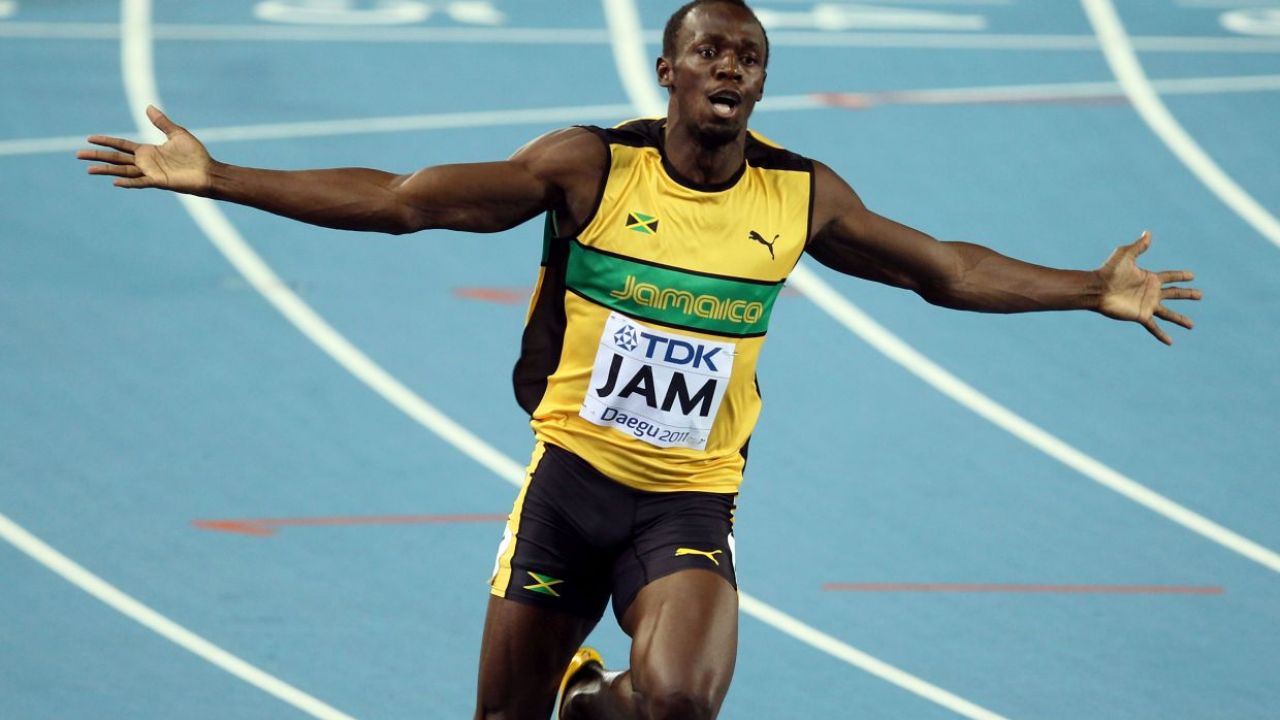 Велф крутсов. Евгений перевозкин новосибирск. Спортсмен бежит. Беги быстрее известный профессора. Спортивные люди.