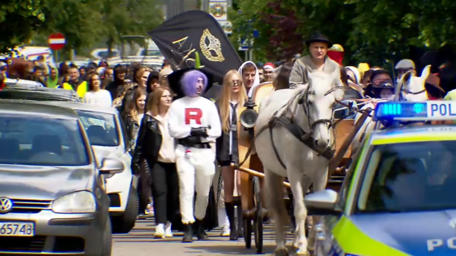 Studenci przejęli władzę w Kielcach. Przez miasto przeszedł barwny korowód żaków 