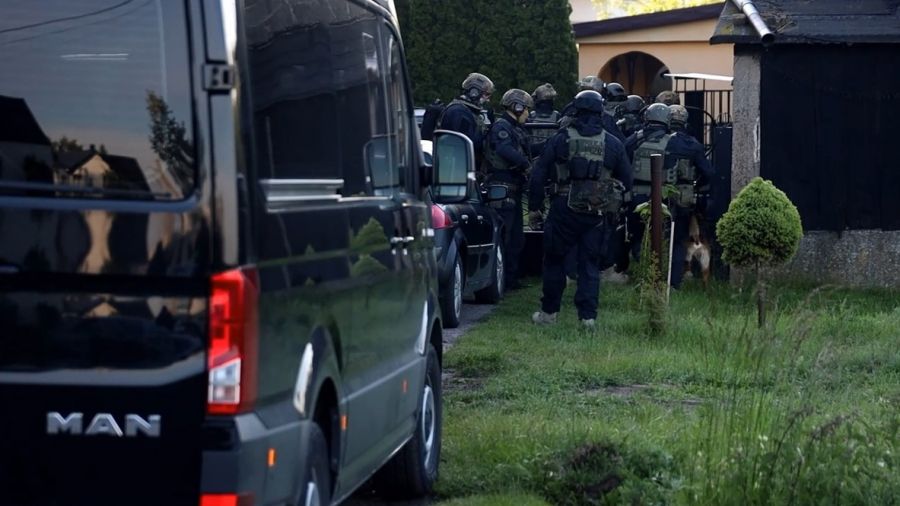 Policja Poznań, rozbito gang samochodowy, powiat kolski, zatrzymano 6 osób (fot. Wielkopolska Policja)