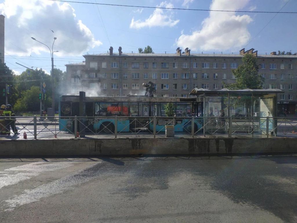 Згарэлы 26 чэрвеня МАЗ у Санкт-Пецярбургу. (Фота: fontanka.ru)