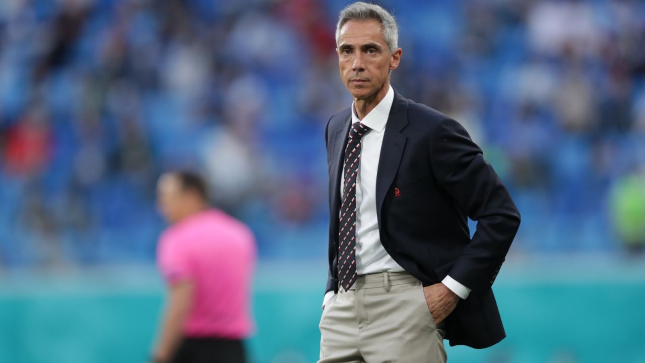 Strój trenera Paulo Sousy został wyróżniony przez "The Athletic" (fot. Getty).