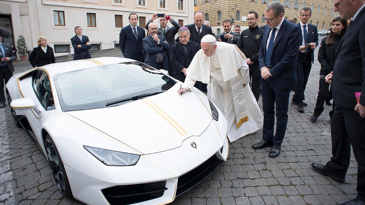 Papież Franciszek nie cieszył się autem zbyt długo (fot. PAP/ EPA/OSSERVATORE ROMANO) Papież Franciszek nie cieszył się autem zbyt długo (fot. PAP/ EPA/OSSERVATORE ROMANO)