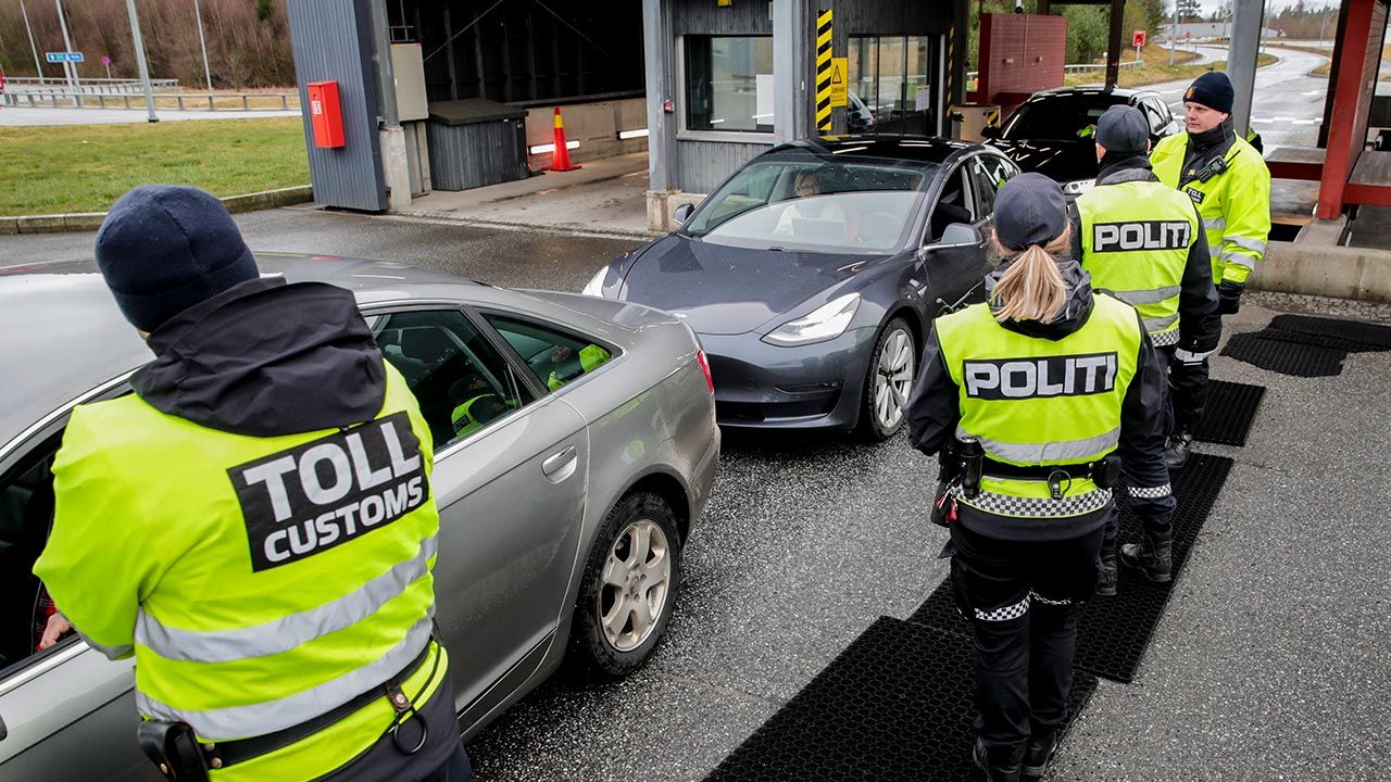 O zawleczenie nowych przypadków koronawirusa posądzani są m.in. pracownicy tymczasowi z Polski (fot. PAP/EPA/VIDAR RUUD) O zawleczenie nowych przypadków koronawirusa posądzani są m.in. pracownicy tymczasowi z Polski (fot. PAP/EPA/VIDAR RUUD)