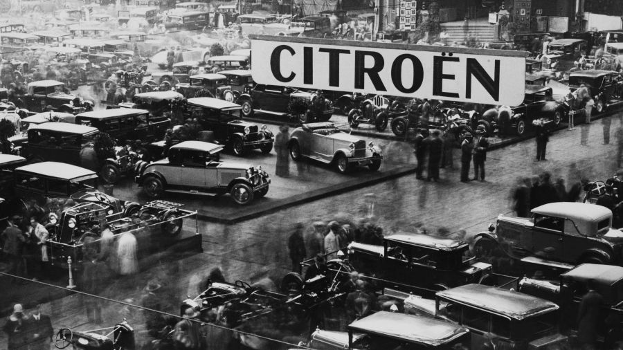 Rok 1930. Motor show w Paryżu. Fot. Keystone-France/Gamma-Keystone via Getty Images