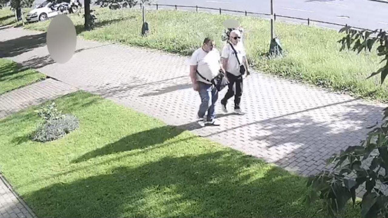 Sprawcy kradzieży poszukiwani (fot. policja.pl) Sprawcy kradzieży poszukiwani (fot. policja.pl)
