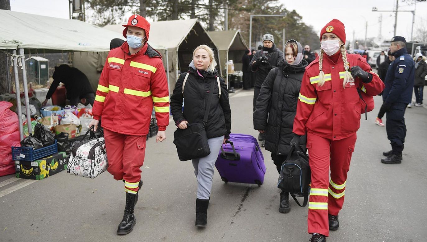 Pieniądze miały zostać wypłacone z rządowego funduszu przeznaczonego na pomoc uchodźcom wojennym z Ukrainy. (fot. Alex Nicodim/Anadolu Agency via Getty Images