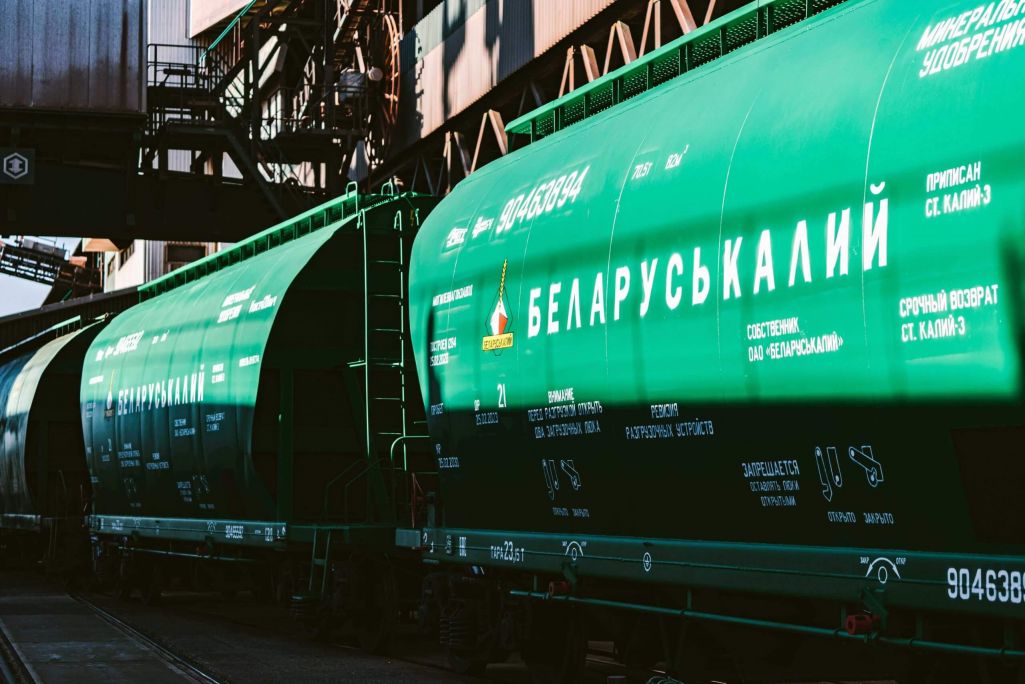 Вагоны «Беларуськалію» у Клайпедскім порце ў Літве. (Фота: Birių krovinių terminalas / bkt.lt)