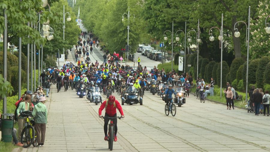 Jasnogórski Zlot Rowerowy dotarł dziś na błonia. Fot. TVP3 Katowice