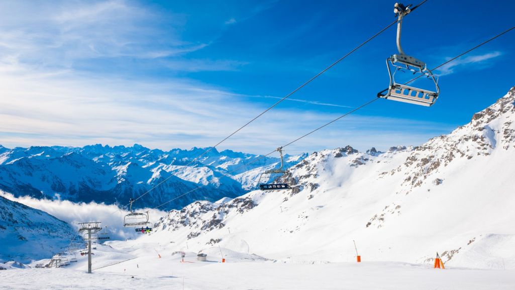 Na zdjęciu kolejka linowa w Val Thorens (fot. Olga Gavrilova/Shutterstock)