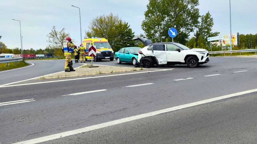 Zderzenie trzech aut pod Karlinem. Jedna osoba poszkodowana (źródło: Adam Wójcik)