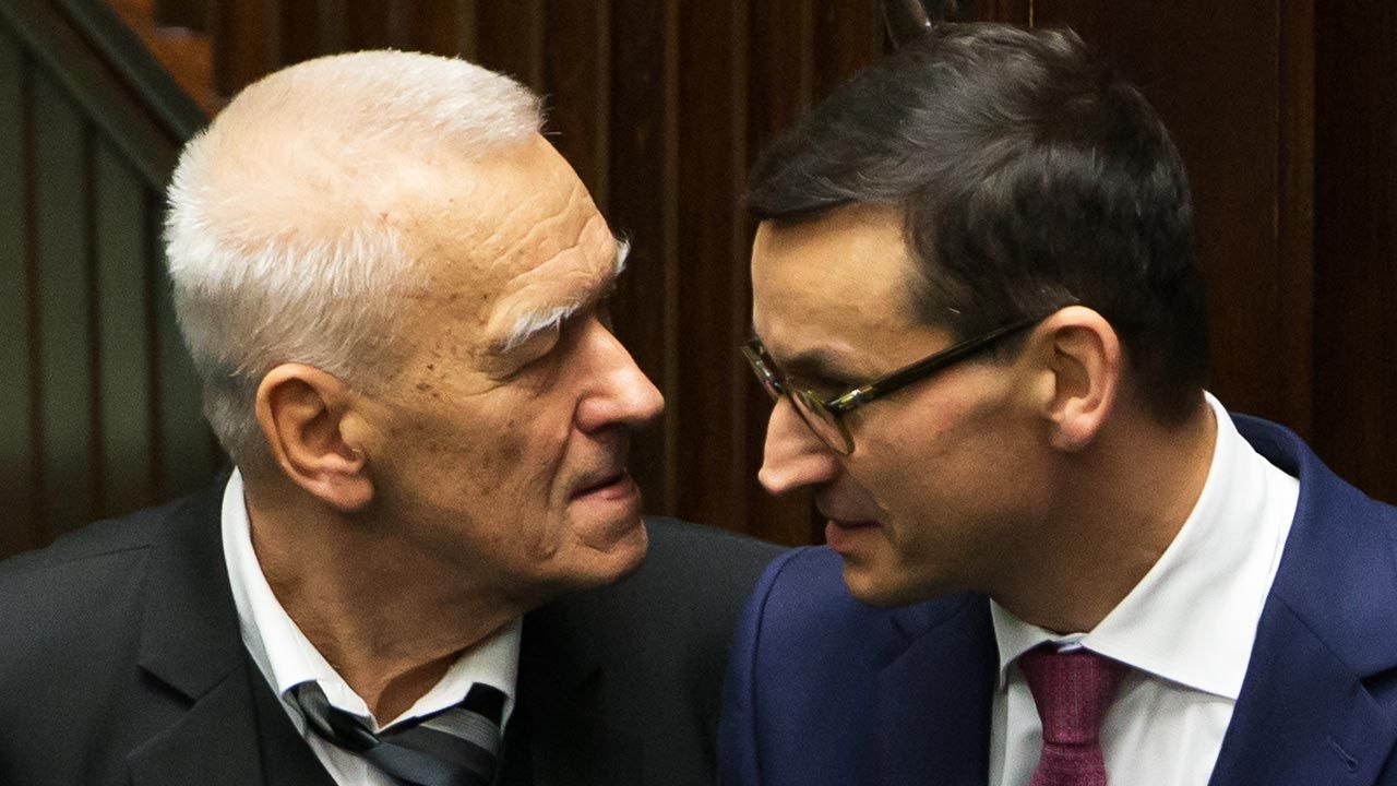 Premier Mateusz Morawiecki ze swoim ojcem, śp. Kornelem Morawieckim (fot. Forum/Krystian Maj) Premier Mateusz Morawiecki ze swoim ojcem, śp. Kornelem Morawieckim (fot. Forum/Krystian Maj)