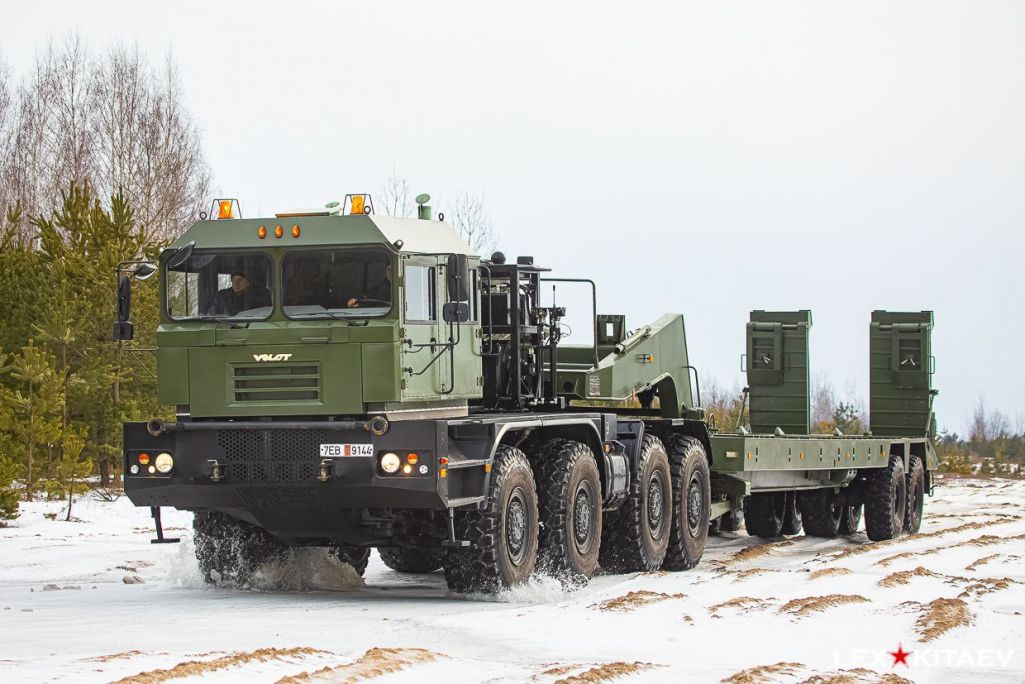 Аўтацягнік МЗКЦ-742960 + МЗКЦ-820400. (Фота: Технофото LexKitaev / Telegram)