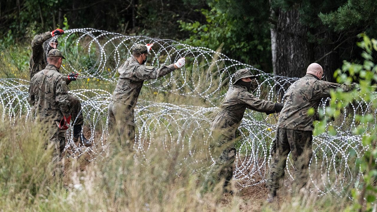 Od 2 września w przygranicznym pasie z Białorusią obowiązuje stan wyjątkowy (fot. M.Moskwa/Nur/Getty Images) Od 2 września w przygranicznym pasie z Białorusią obowiązuje stan wyjątkowy (fot. M.Moskwa/Nur/Getty Images)
