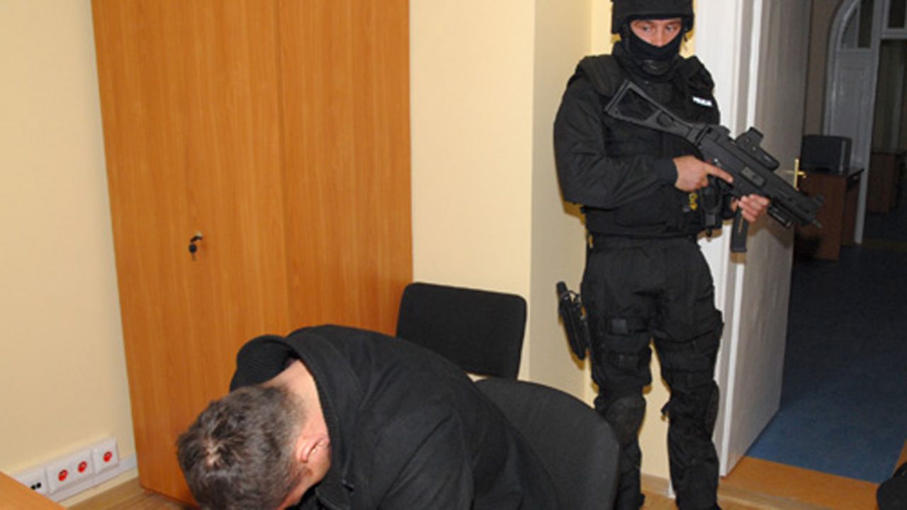 Bandyckie tournée „Famy” przerwali policjanci „terroru kryminalnego” KSP (fot. KSP – zdjęcie z 2009 r.)