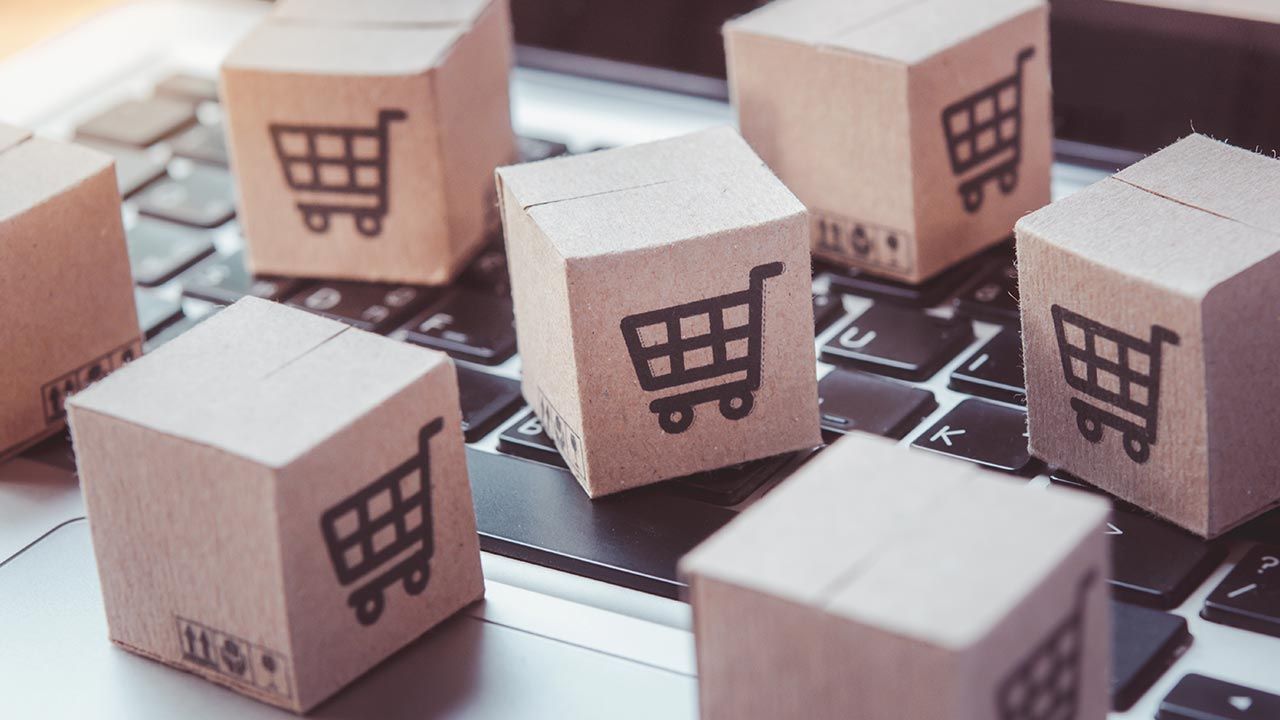 Zdaniem PIE sektor handlowy będzie dynamicznie rosnąć w najbliższych kwartałach (fot. Shutterstock/Natee Photo) Zdaniem PIE sektor handlowy będzie dynamicznie rosnąć w najbliższych kwartałach (fot. Shutterstock/Natee Photo)