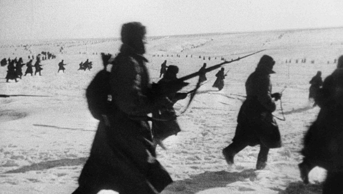 Red Army infantry deploy against German positions in Stalingrad. Still from the film “Stalingrad” taken from official German and Russian sources. Photo: Getty Images